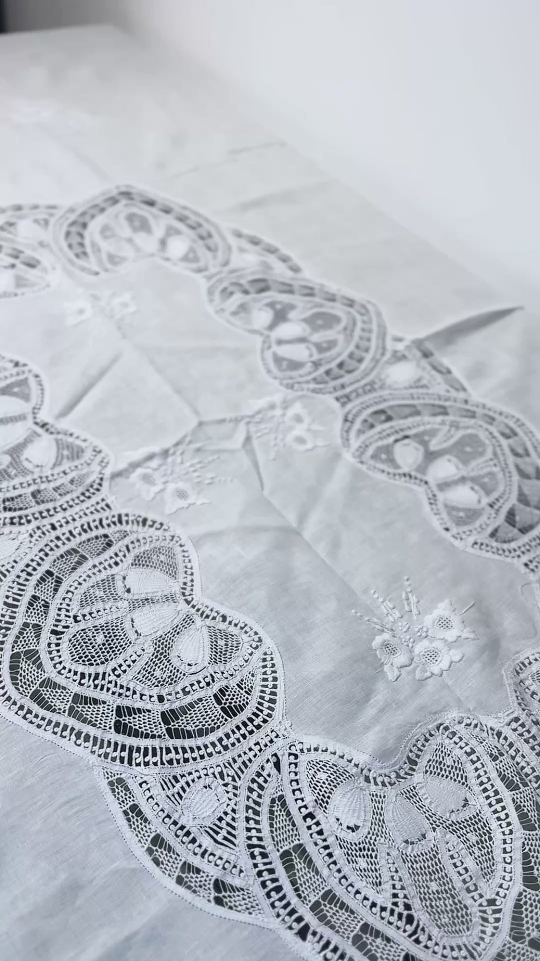 Toalha de mesa em cambraia de linho com Renda Renascença